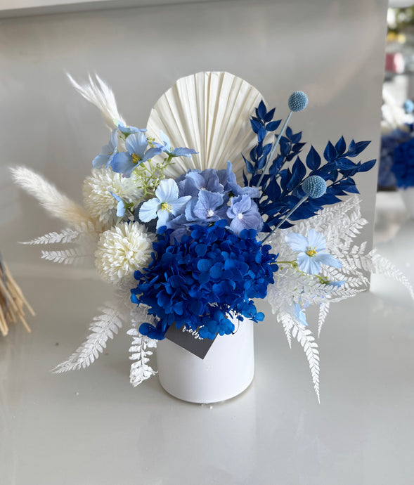 Dried arrangement blue