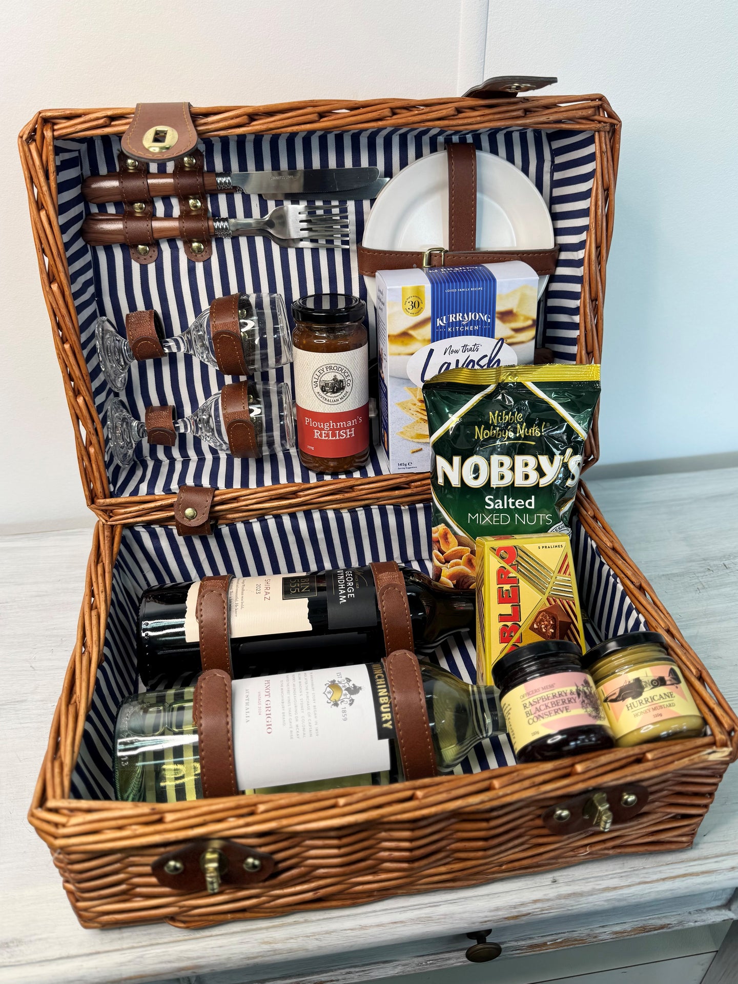 Wine and Nibbles picnic hamper for 2 – Malpara Florist